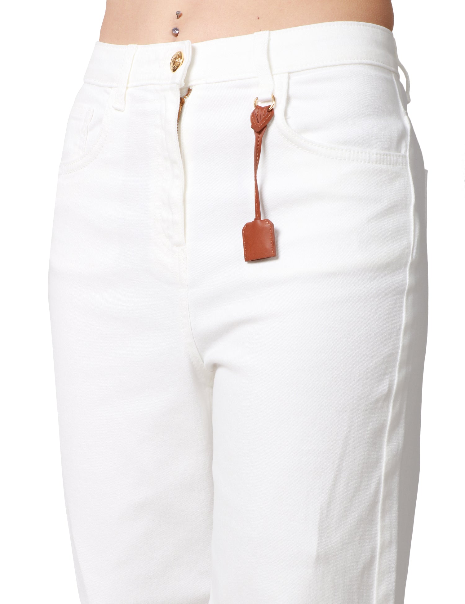 JEANS DONNA ELISABETTA FRANCHI AVORIO IN COTONE A PALAZZO CON BOTTONE LOGATO E CHARM IN SIMILPELLE
