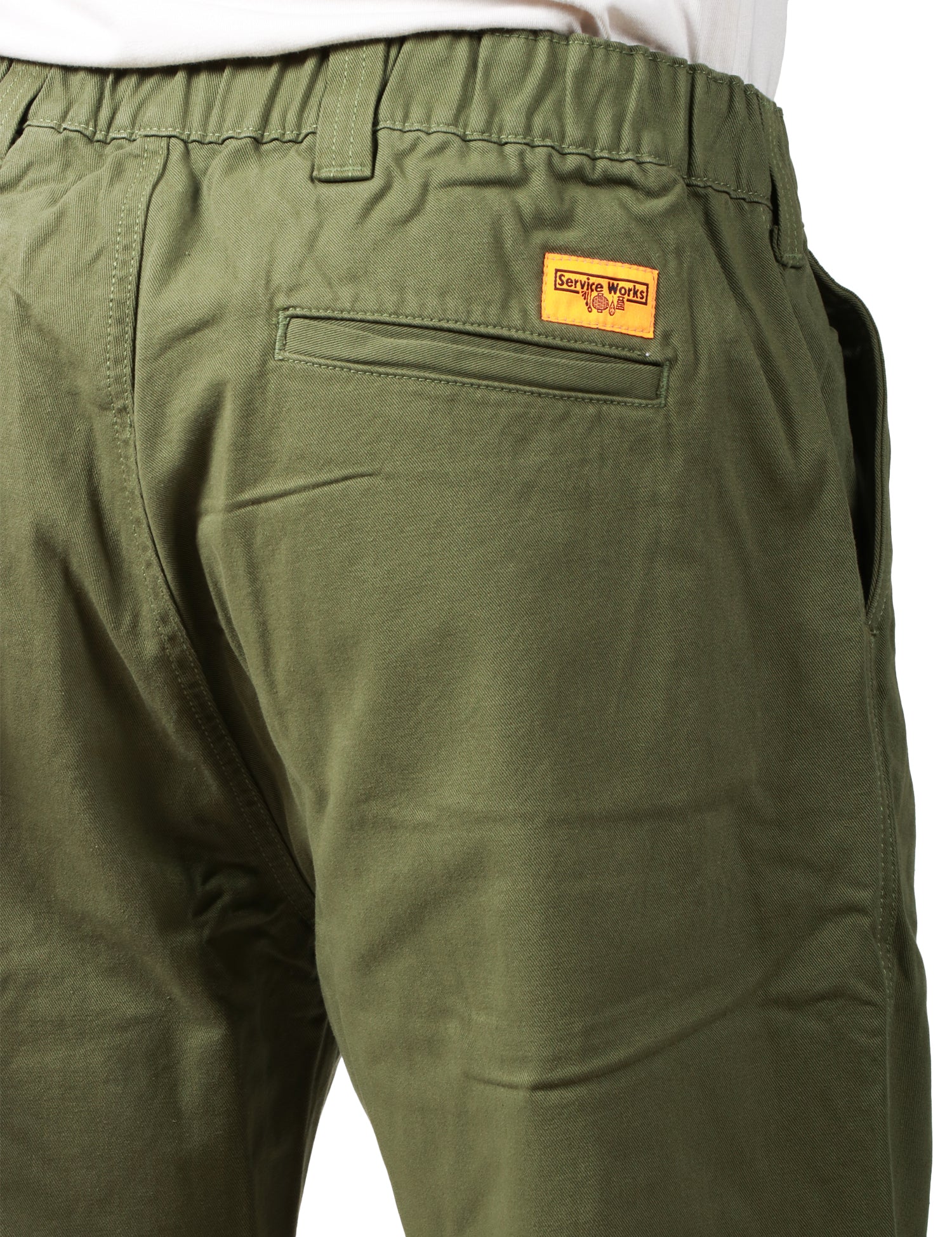 PANTALONE UOMO SERVICE WORKS OLIVA IN COTONE DRILL BIOLOGICO CON GAMBA A PALLONCINO E PIEGA DAVANTI