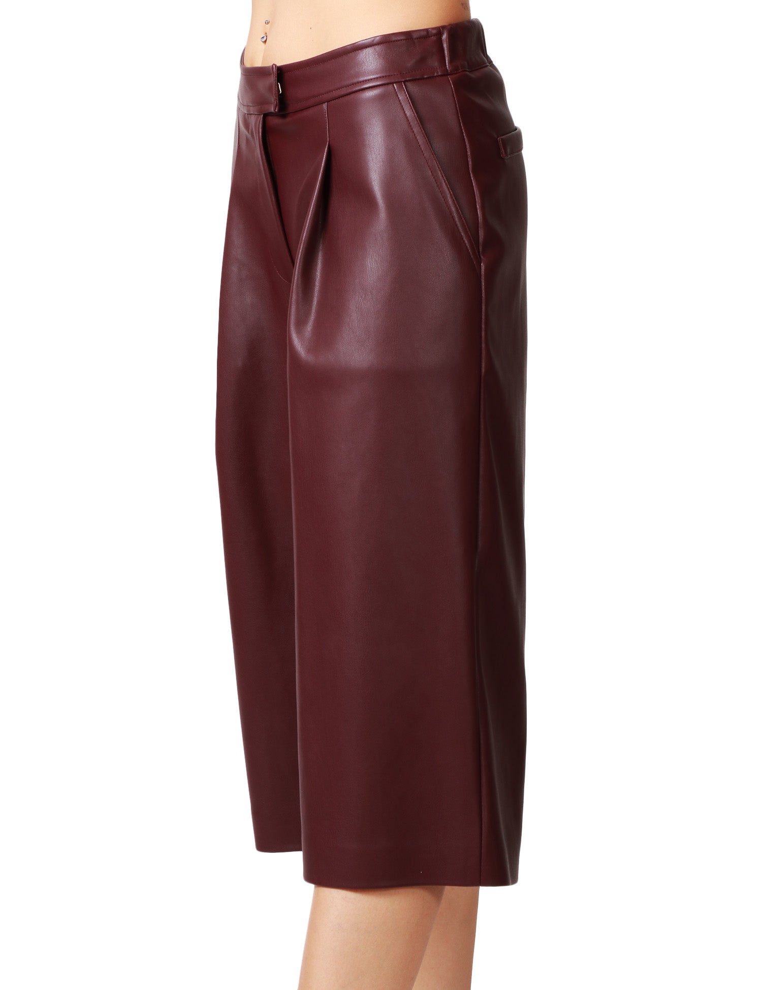 BERMUDA DONNA ALPHA STUDIO CILIEGIA IN ECOPELLE A VITA ALTA CON PENCES DAVANTI