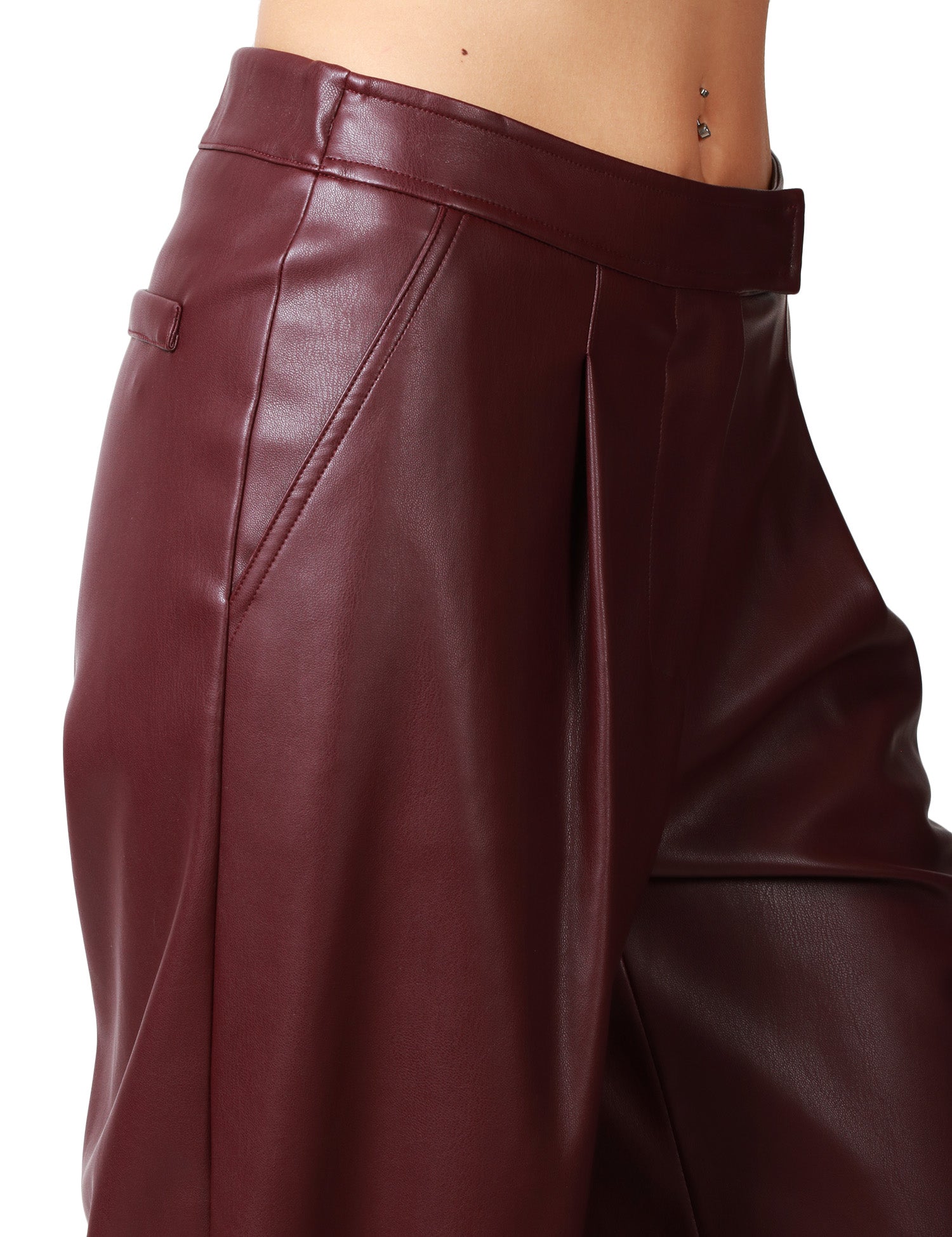 BERMUDA DONNA ALPHA STUDIO CILIEGIA IN ECOPELLE A VITA ALTA CON PENCES DAVANTI