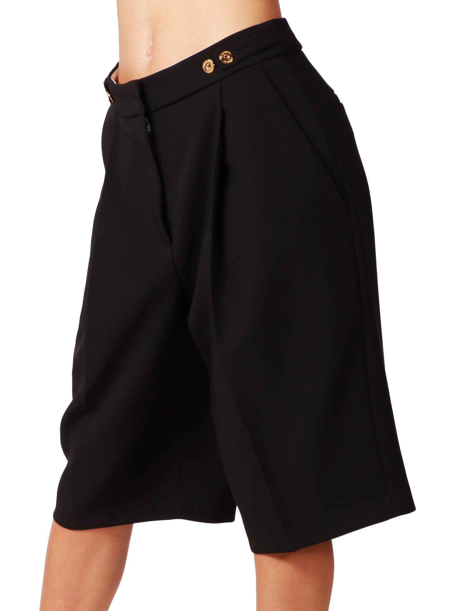 BERMUDA DONNA ELISABETTA FRANCHI NERO CON PIEGA CENTRALE E DETTAGLI FIOIELLO SULLA VITA