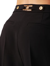 BERMUDA DONNA ELISABETTA FRANCHI NERO CON PIEGA CENTRALE E DETTAGLI FIOIELLO SULLA VITA