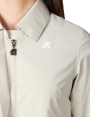 GIACCA IMPERMEABILE DONNA K-WAY ARABEL STRETCH BEIGE IN TESSUTO TECNICO IMPERMEABILE CON COLLETTO E ZIP