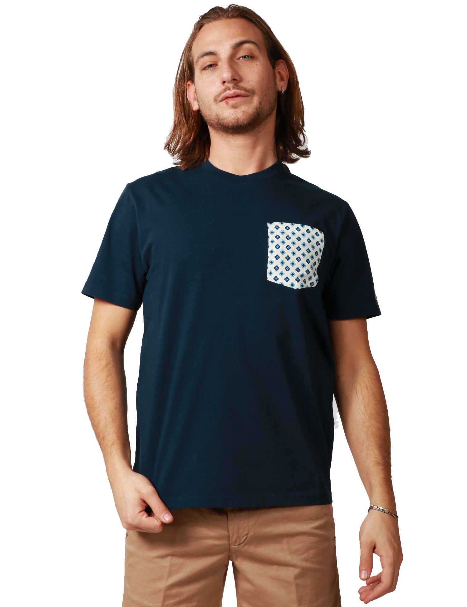 T-SHIRT UOMO MC2 SAINT BARTH GIROCOLLO BLU CON TASCA A FIORI APPLICATA SUL PETTO