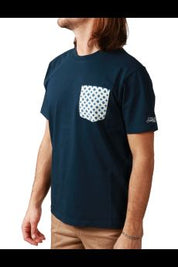 T-SHIRT UOMO MC2 SAINT BARTH GIROCOLLO BLU CON TASCA A FIORI APPLICATA SUL PETTO