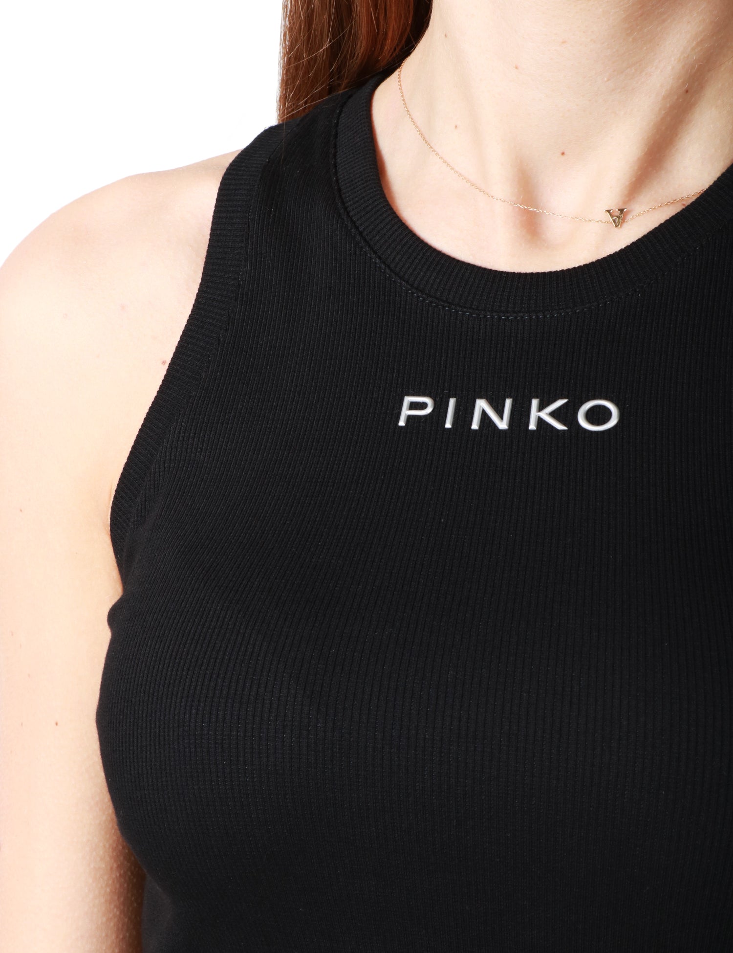 TOP DONNA PINKO DISTINTO NERO CON SCOLLO VOGATORE E PICCOLA STAMPA LOGO CENTRALE