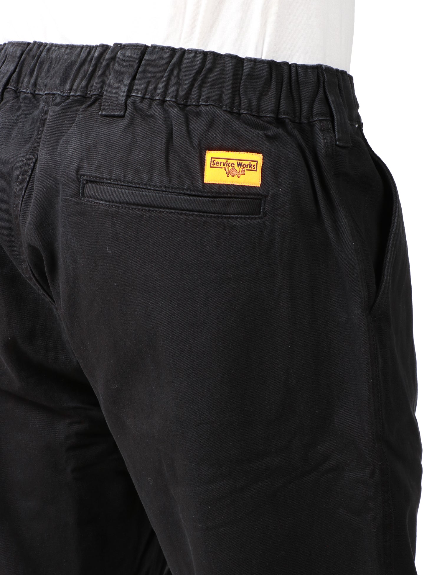 PANTALONE UOMO SERVICE WORKS NERO IN COTONE DRILL BIOLOGICO CON GAMBA A PALLONCINO E PIEGA DAVANTI