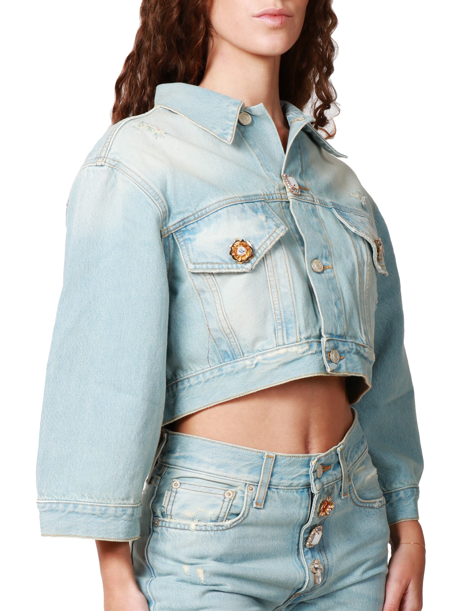 GIUBBOTTO DONNA VICOLO DENIM CHIARO CROPPED CON TASCHE DAVANTI E BOTTONI GIOIELLO