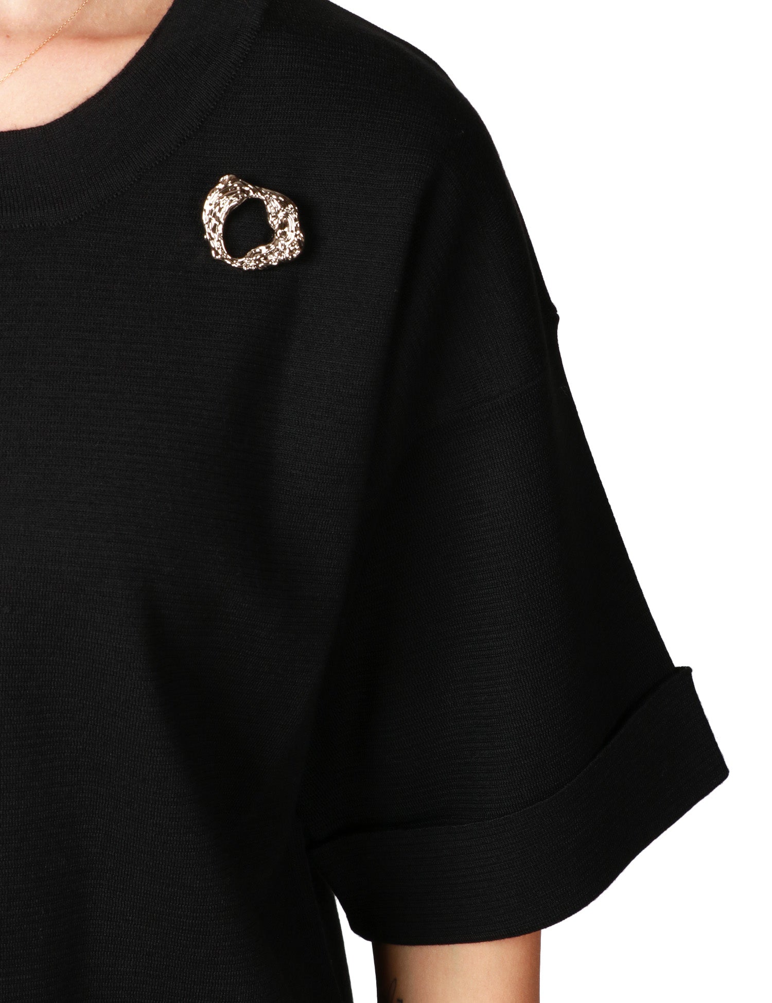 MAGLIA DONNA ALPHA STUDIO NERA OVER A MEZZA MANICA CON DETTAGLIO GIOIELLO SUL PETTO