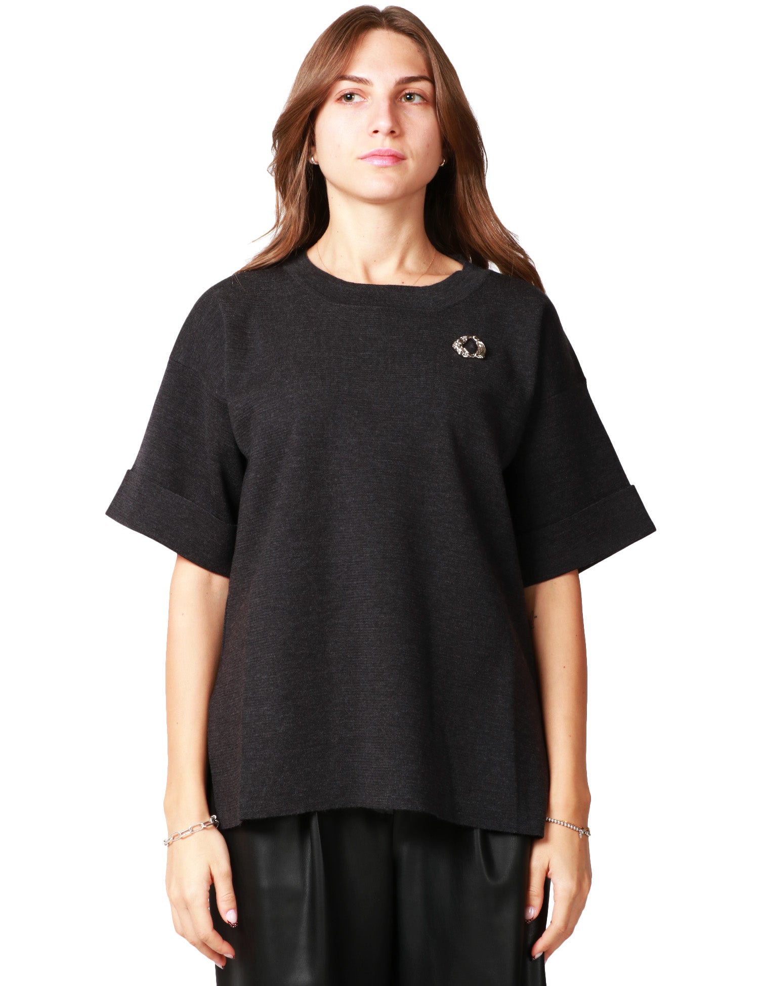 MAGLIA DONNA ALPHA STUDIO ANTRACITE OVER A MEZZA MANICA CON DETTAGLIO GIOIELLO SUL PETTO