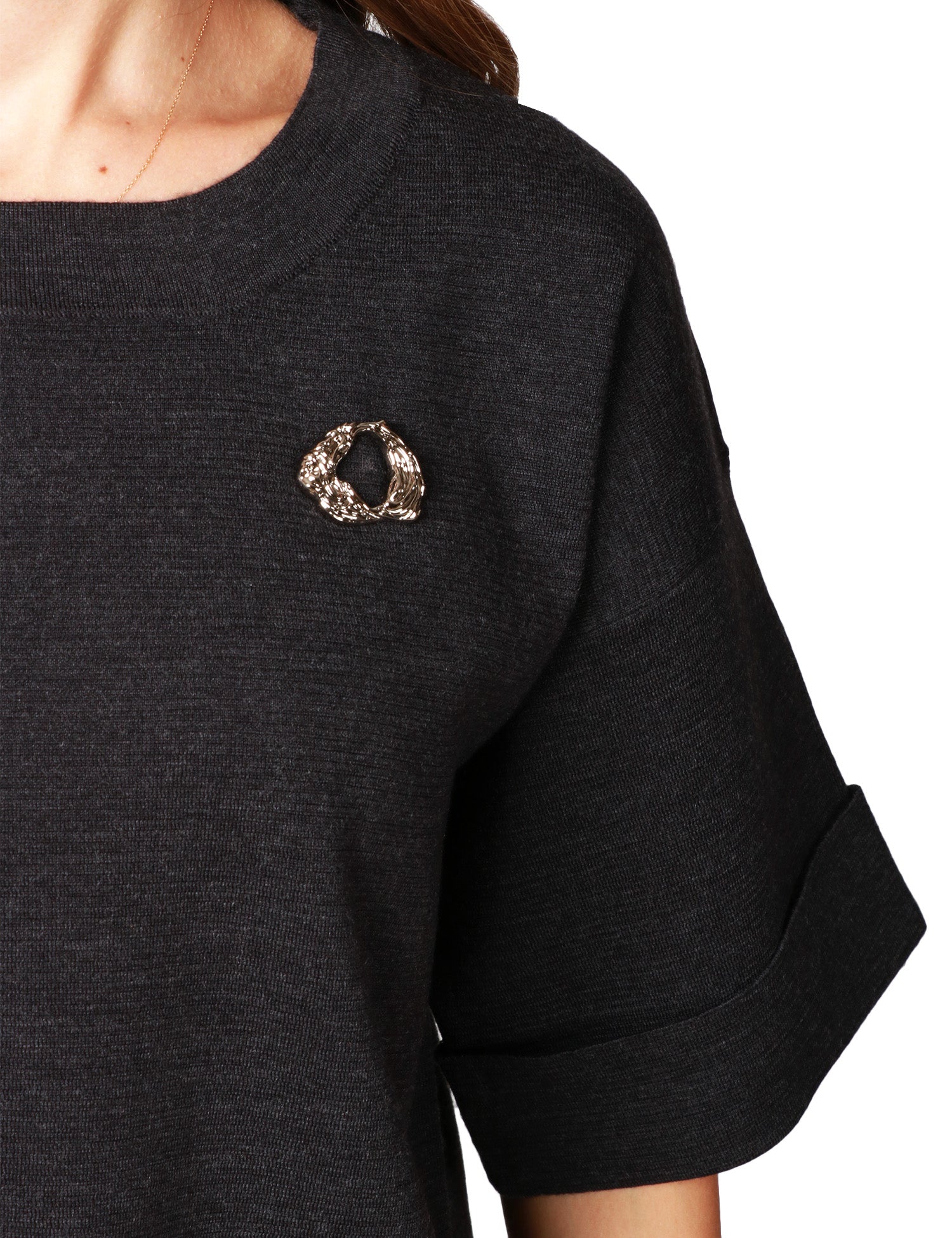 MAGLIA DONNA ALPHA STUDIO ANTRACITE OVER A MEZZA MANICA CON DETTAGLIO GIOIELLO SUL PETTO