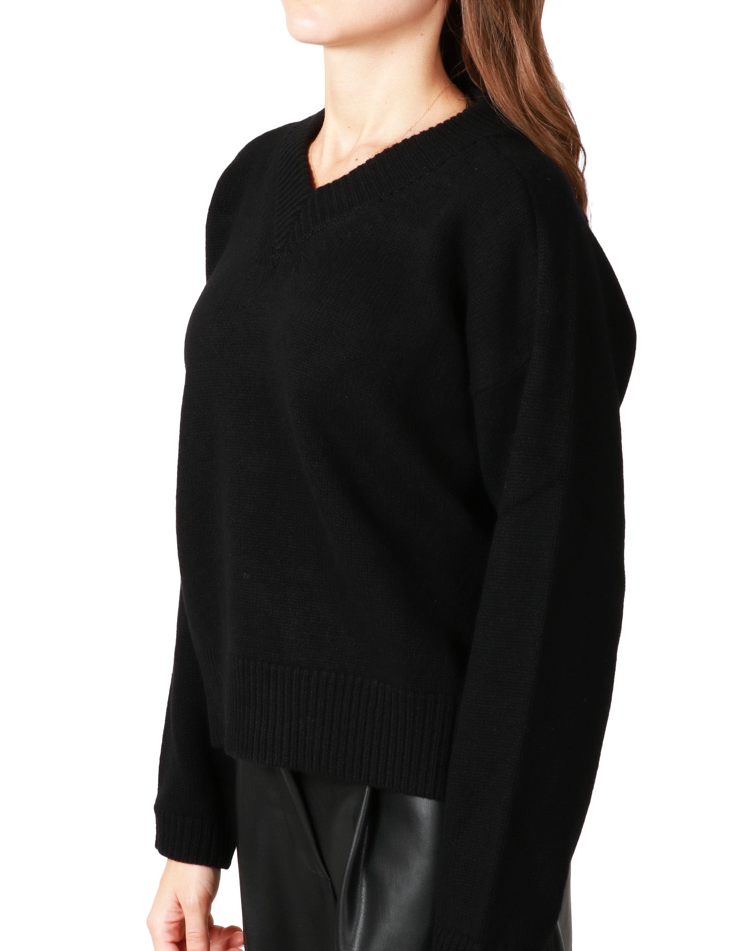 MAGLIA DONNA ALPHA STUDIO NERA CON SCOLLO A V IN LANA MERINOS