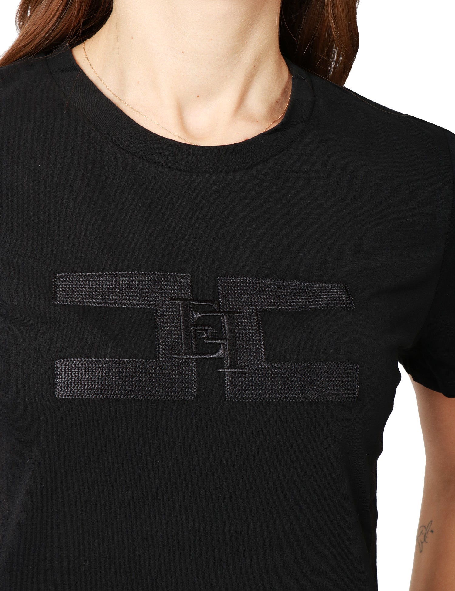 T-SHIRT DONNA ELISABETTA FRANCHI NERA IN JERSEY DI COTONE CON DOPPIO LOGO RICAMATO A RILIEVO DAVANTI