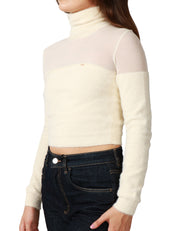 MAGLIA DOLCEVITA ELISABETTA FRANCHI LATTE CROPPED CON TRAMA GARZATA SULLE SPALLE E DETTAGLIO LOGO