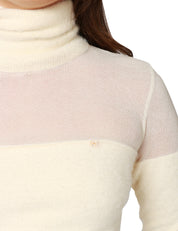MAGLIA DOLCEVITA ELISABETTA FRANCHI LATTE CROPPED CON TRAMA GARZATA SULLE SPALLE E DETTAGLIO LOGO
