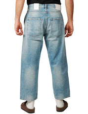 JEANS UOMO ICON DENIM LEO LAVAGGIO CHIARO CON EFFETTO SLAVATO A GAMBA LARGA LUNGHEZZA ALLA CAVIGLIA