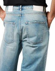 JEANS UOMO ICON DENIM LEO LAVAGGIO CHIARO CON EFFETTO SLAVATO A GAMBA LARGA LUNGHEZZA ALLA CAVIGLIA