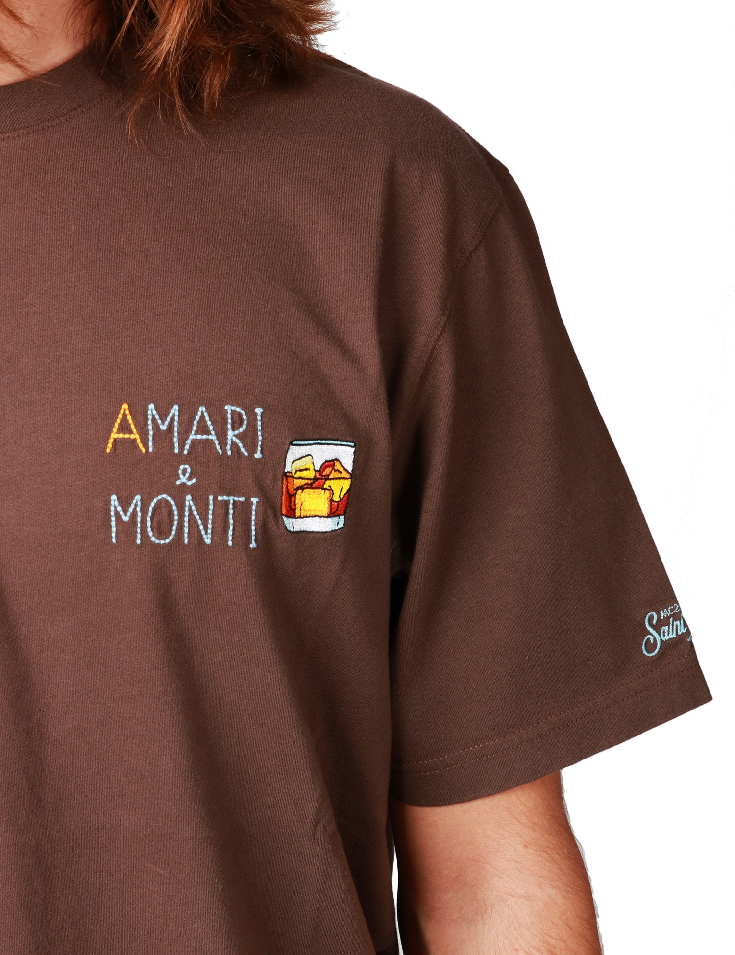 T-SHIRT UOMO MC 2 SAINT BARTH ARNOTT MARRONE CON RICAMO "AMARI E MONTI" IN JERSEY DI COTONE