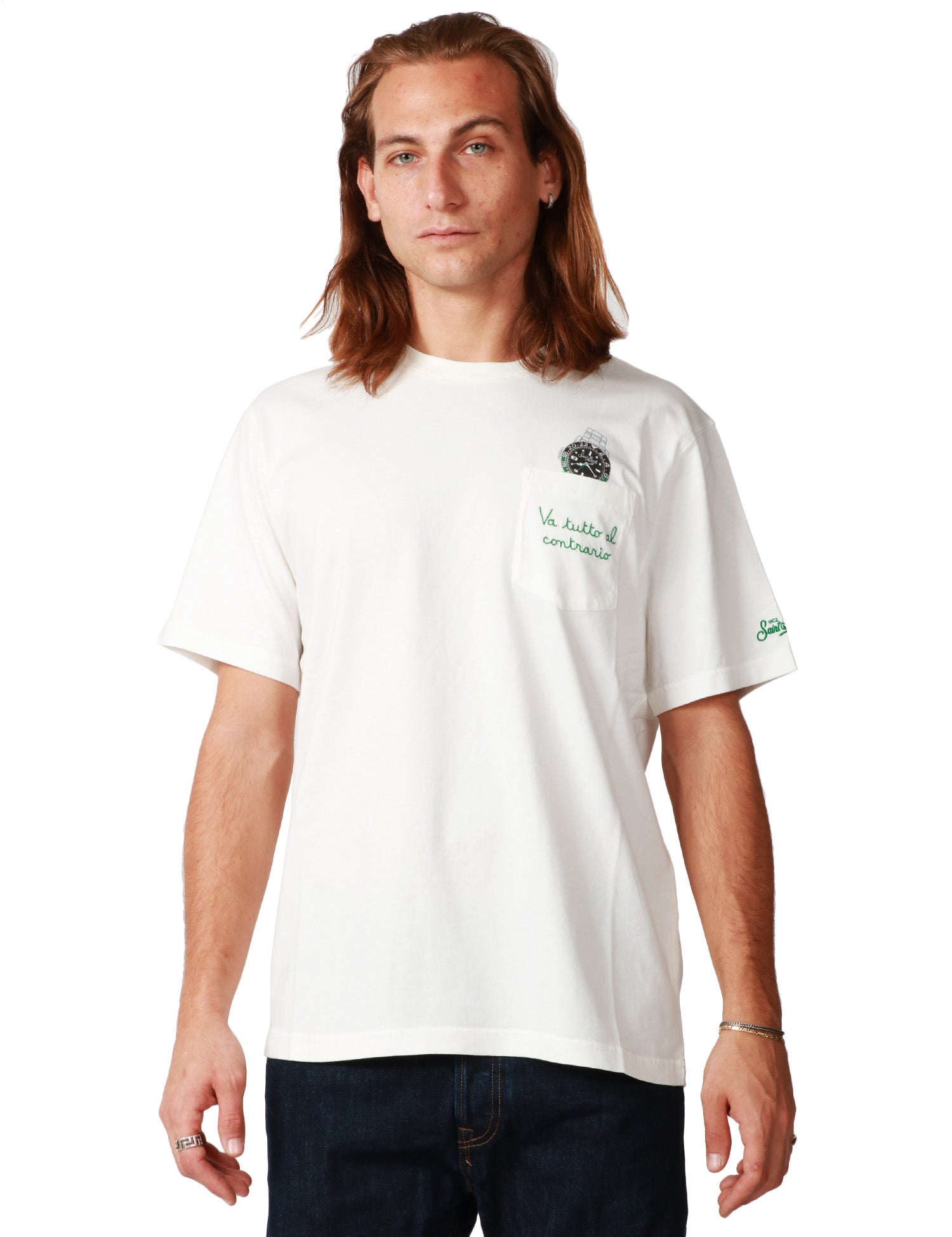T-SHIRT UOMO MC 2 SAINT BARTH CONNOR BIANCA CON RICAMO SUL TASCHINO "VA TUTTO AL CONTRARIO" E STAMPA OROLOGIO
