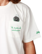 T-SHIRT UOMO MC 2 SAINT BARTH CONNOR BIANCA CON RICAMO SUL TASCHINO "VA TUTTO AL CONTRARIO" E STAMPA OROLOGIO