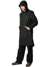PARKA UOMO RAINS FISHTAIL NERO IN TESSUTO IMPERMEABILE CON CAPPUCCIO E ORLO A CODA DI PESCE