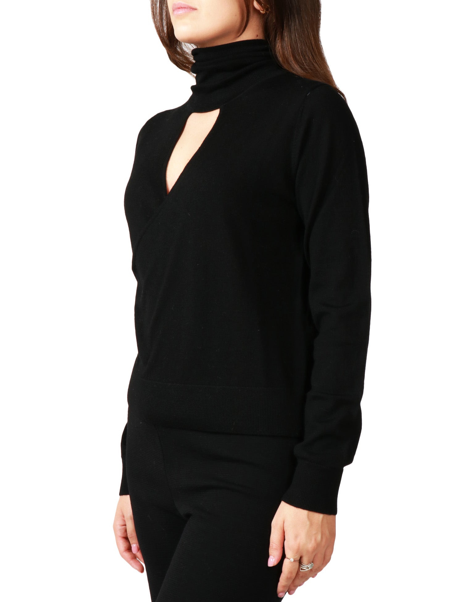 MAGLIA DONNA SEVENTY NERA DOLCEVITA CON COLLO ALTO INCROCIATO E SCOLLO A V