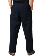 PANTALONE UOMO UNOVERSAL WORKS DUKE PANT BLU NAVY CON PENCE A GAMBA LARGA AFFUSOLATA