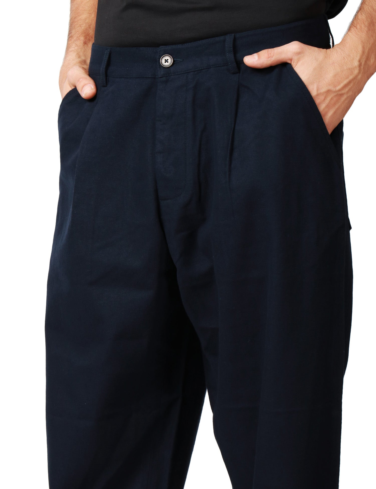 PANTALONE UOMO UNOVERSAL WORKS DUKE PANT BLU NAVY CON PENCE A GAMBA LARGA AFFUSOLATA