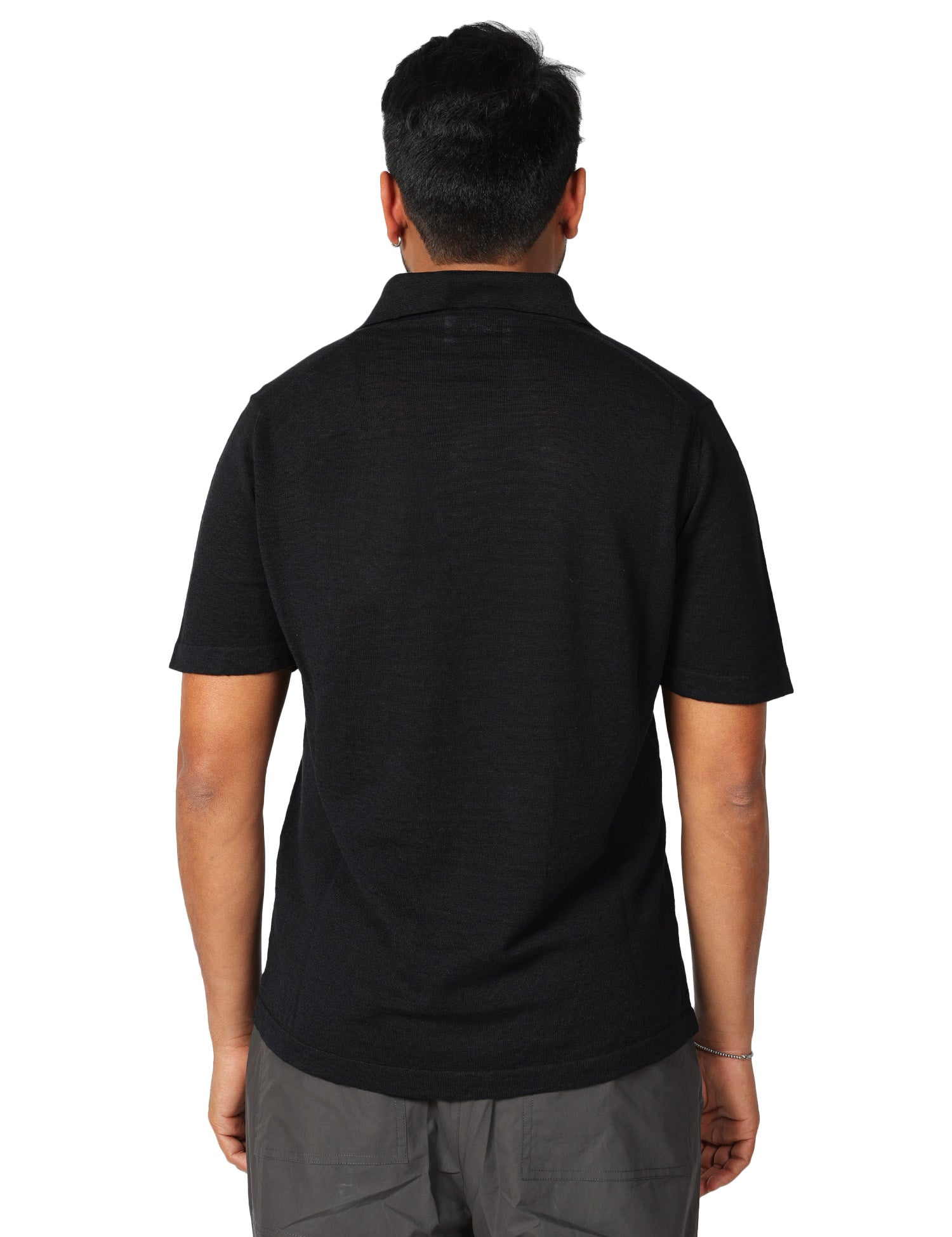 POLO UOMO ALPHA STUDIO NERA A MEZZE MANICHE CON PICCOLO SCOLLO A V IN LINO E COTONE