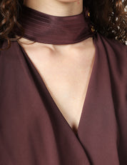 TOP ELISABETTA FRANCHI CACAO IN GEORGETTE DI VISCOSA CON SCOLLO A V E DETTAGLI IN ORGANZA