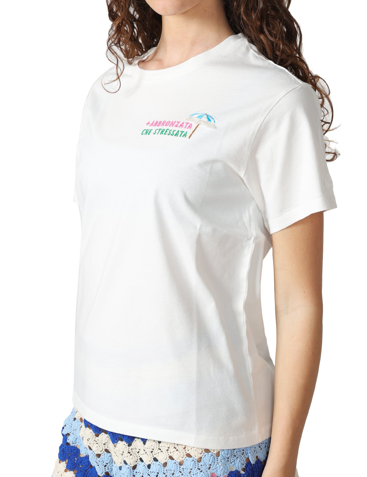 T-SHIRT DONNA MC 2 SAINT BARTH EMILIE BIANCA IN COTONE CON RICAMO "PIù ABBRONZATA CHE STRESSATA"