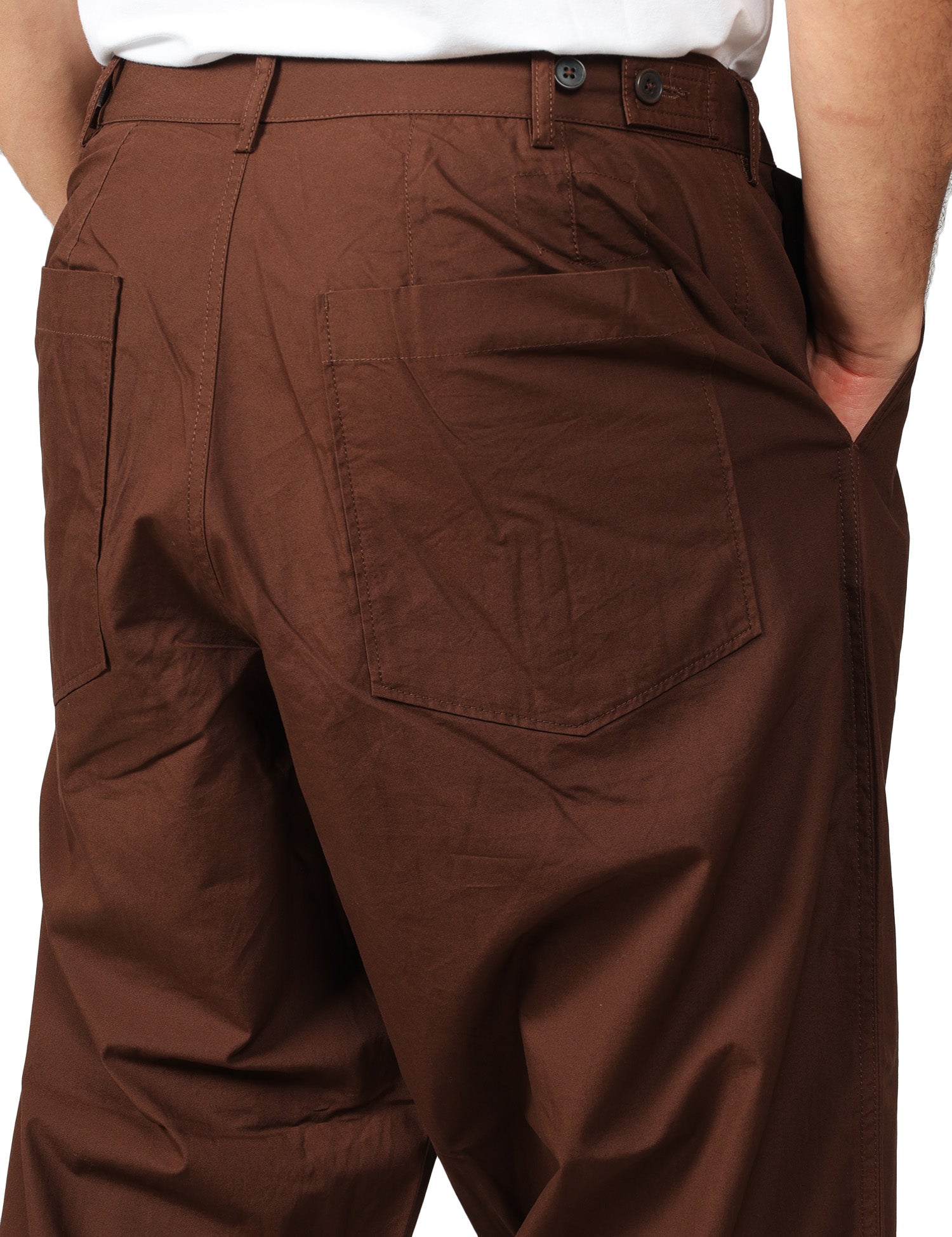 PANTALONE UOMO UNIVERSAL WORKS DUTCH PANT BROWN AMPIO CON PINCES CUCITE
