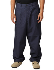 PANTALONE UOMO UNIVERSAL WORKS DUTCH PANT NAVY A GAMBA AMPIA CON PINCES CUCITE