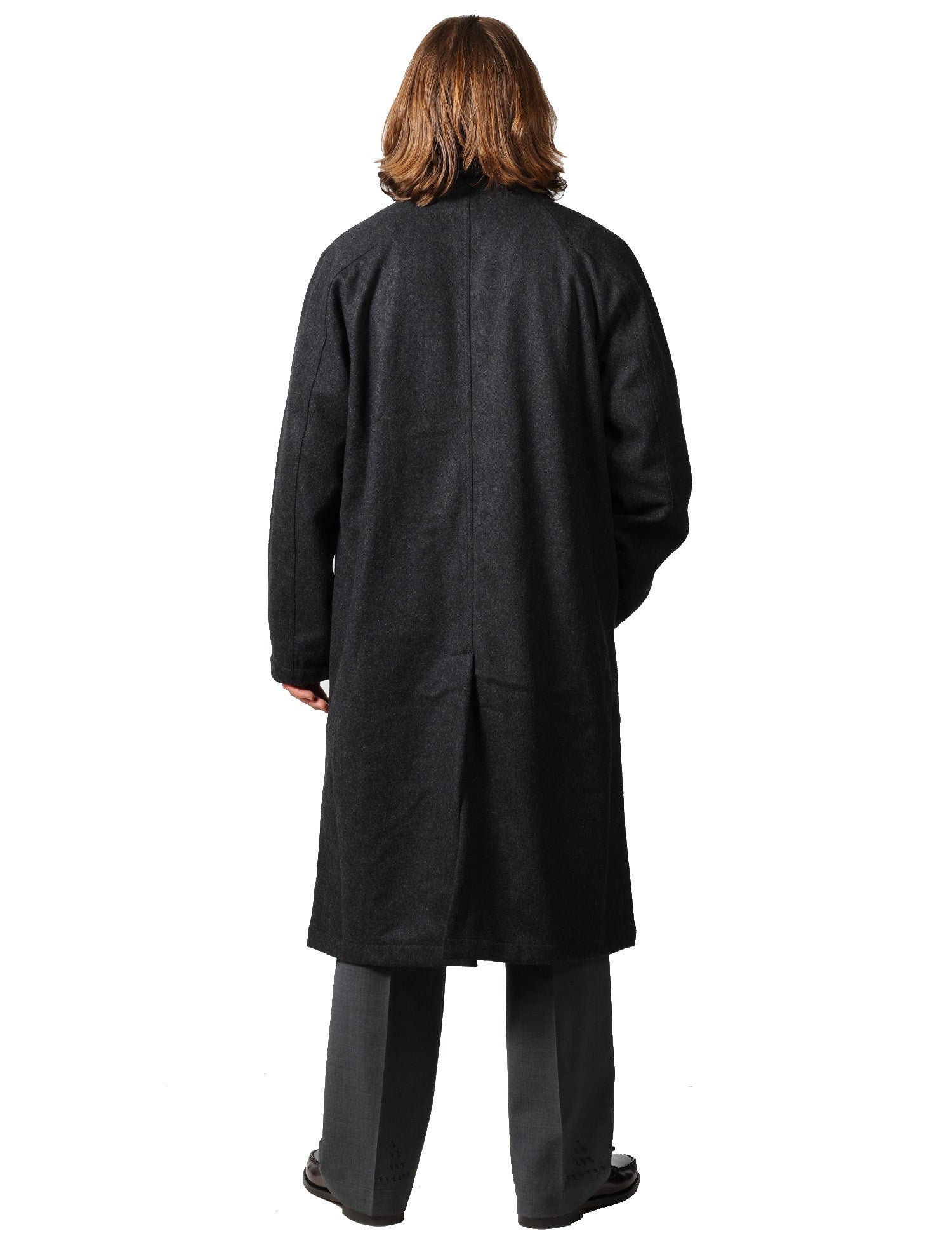 CAPPOTTO UOMO UNIVERSAL WORKS MOWBRAY MAC COAT GRIGIO LUNGO CON MANICA RAGLAN