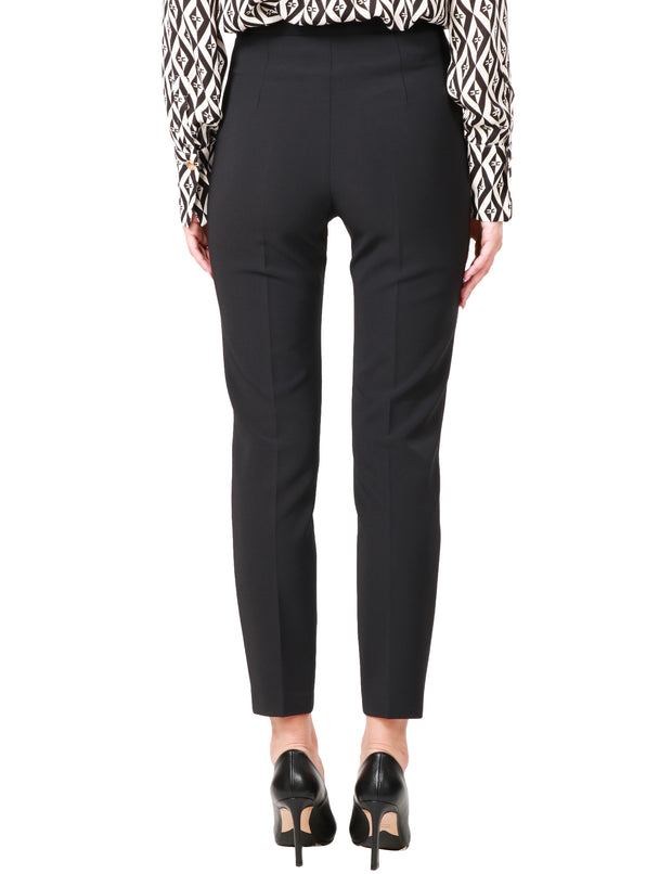 Pantalone dritto in crêpe con placche logo
