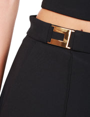 Short in crêpe con placche logo