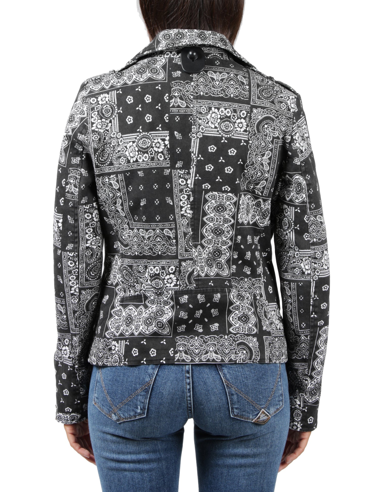 ss20-front-street-8-fr545black1p_378ca816-8154-48c0-9521-b3743aa4ea07.jpg